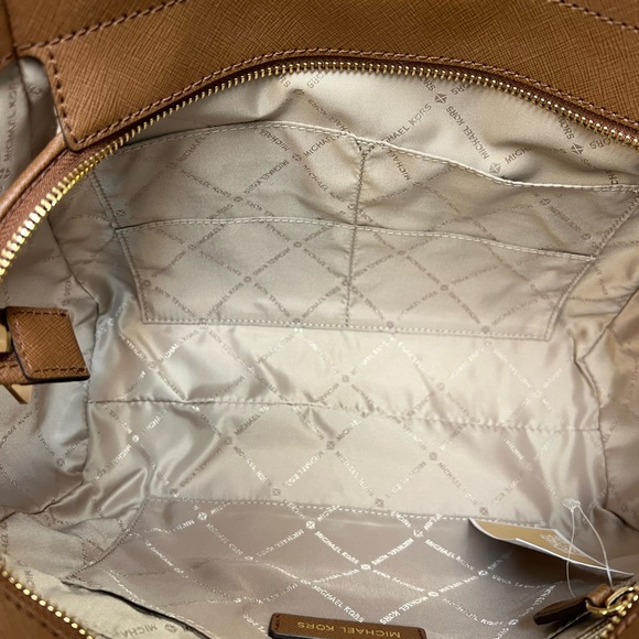 Michael Kors Women’s Brown Leather Shoulder Bag Size Medium - Picture 8 of 9